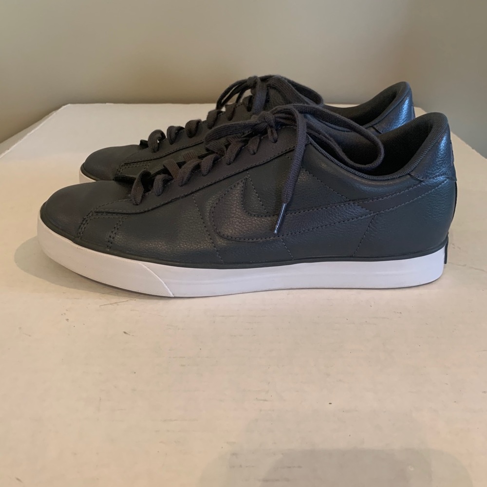 Nikes - Picture 6 of 6